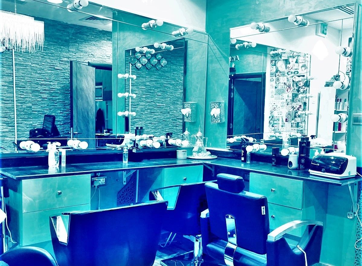 SALONS IN MAJAN